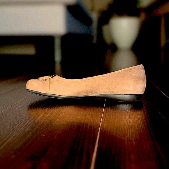 EUC! Trotters Brown Suede Flats with Gold Buckle - Picture 3 of 6